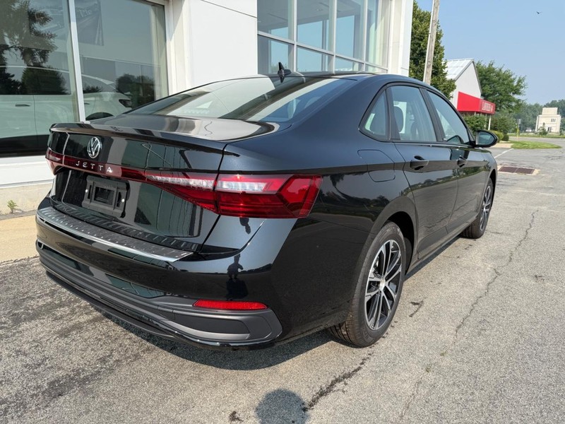 Volkswagen Jetta Vehicle Full-screen Gallery Image 3