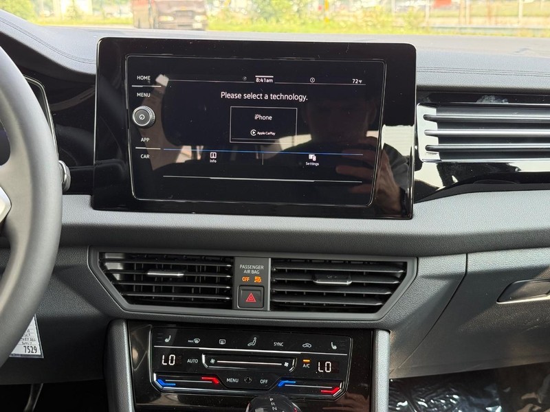 Volkswagen Jetta Vehicle Full-screen Gallery Image 7