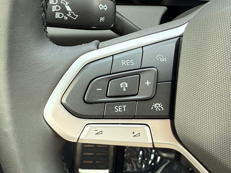 Volkswagen Jetta Vehicle Full-screen Gallery Image 11