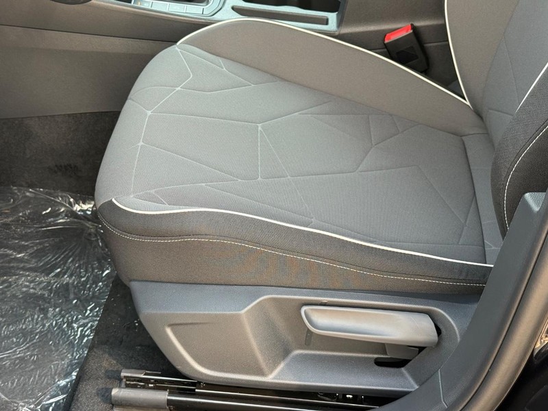 Volkswagen Jetta Vehicle Full-screen Gallery Image 16