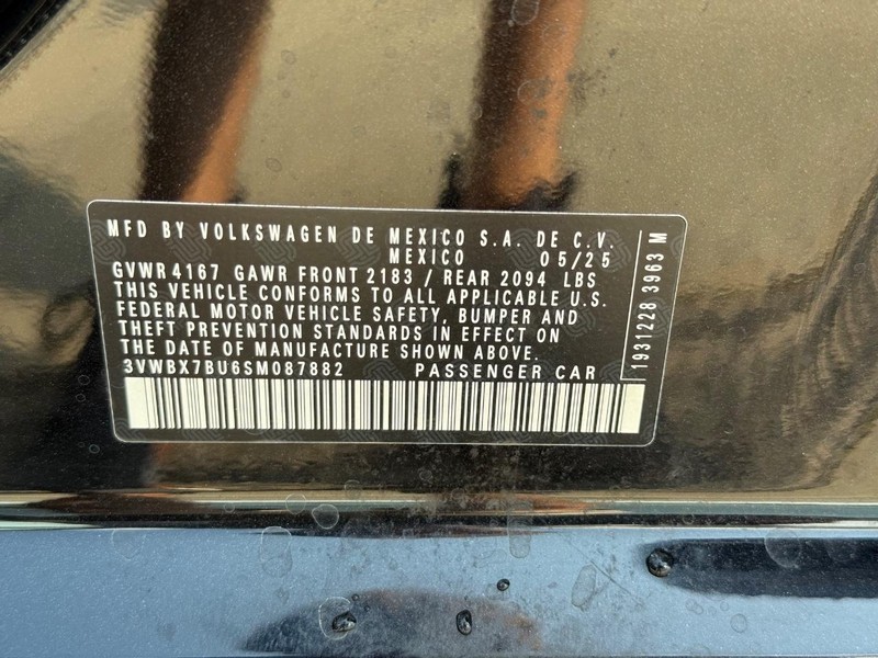 Volkswagen Jetta Vehicle Full-screen Gallery Image 17