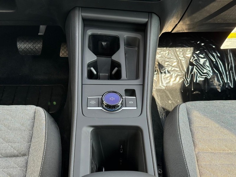 Volkswagen Tiguan Vehicle Full-screen Gallery Image 8