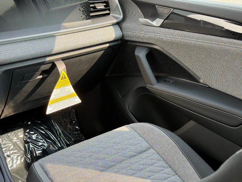 Volkswagen Tiguan Vehicle Full-screen Gallery Image 10