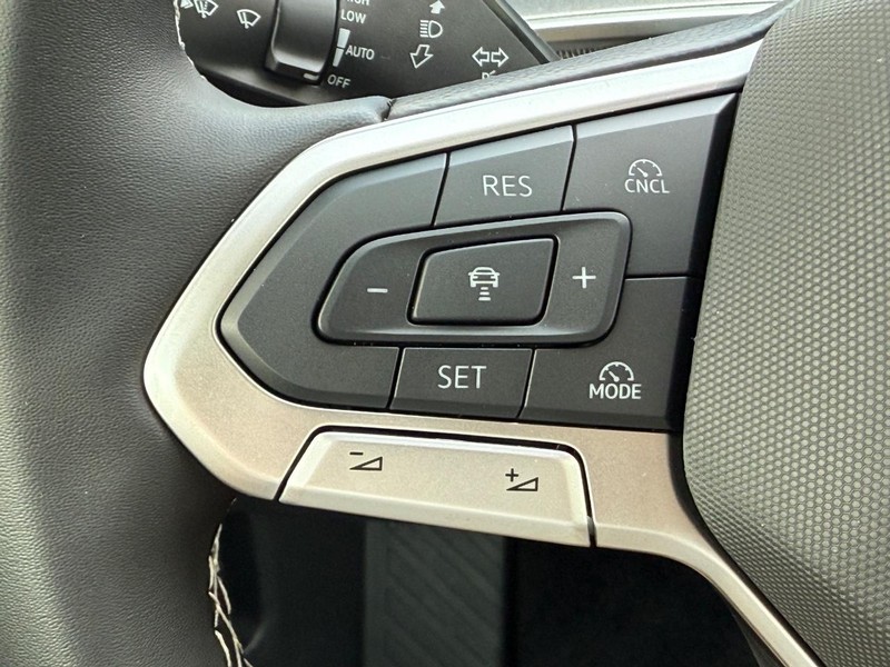 Volkswagen Tiguan Vehicle Full-screen Gallery Image 11