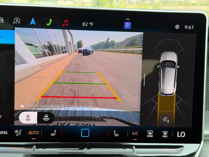 Volkswagen Tiguan Vehicle Full-screen Gallery Image 13