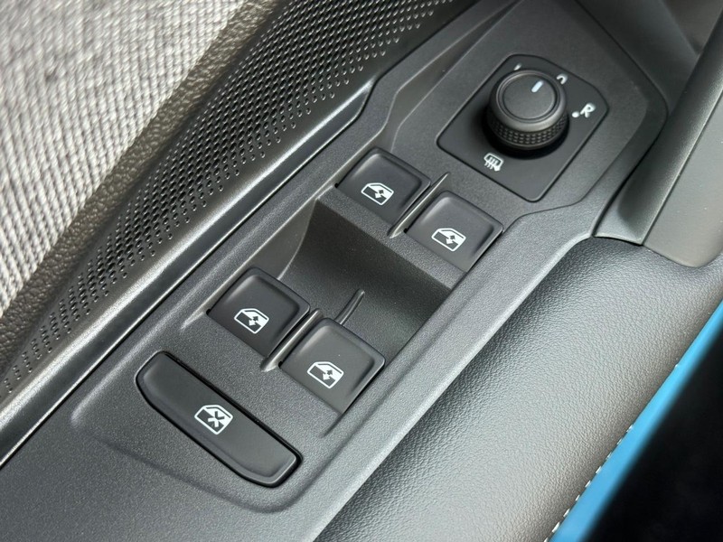 Volkswagen Tiguan Vehicle Full-screen Gallery Image 15