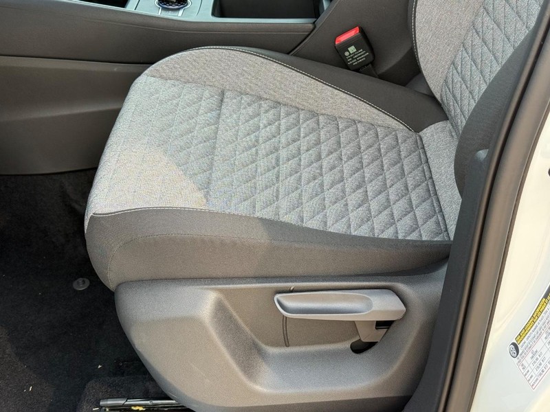 Volkswagen Tiguan Vehicle Full-screen Gallery Image 16