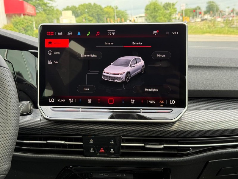 Volkswagen Golf GTI Vehicle Full-screen Gallery Image 7