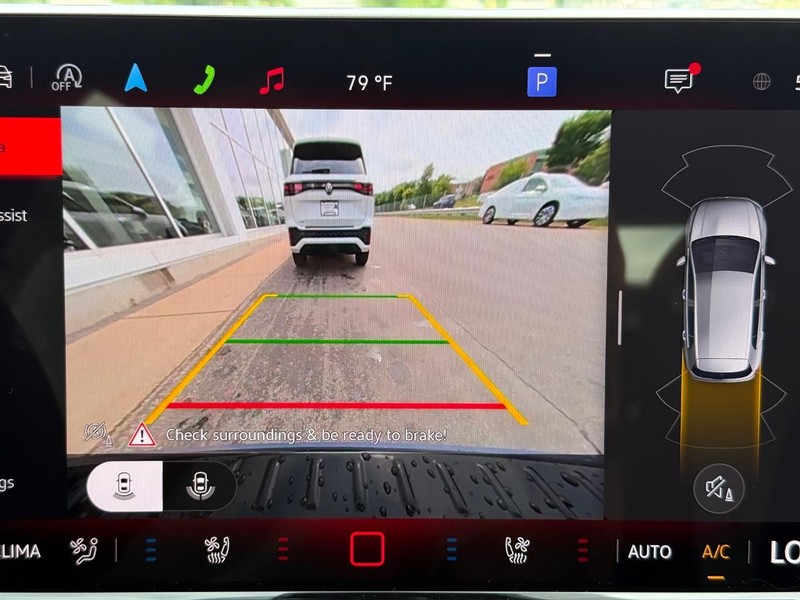 Volkswagen Golf GTI Vehicle Full-screen Gallery Image 13