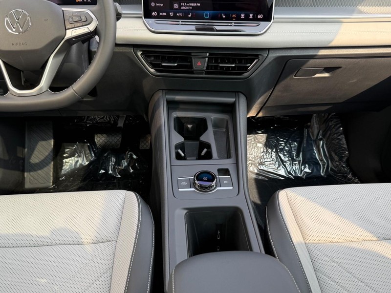 Volkswagen Tiguan Vehicle Full-screen Gallery Image 5