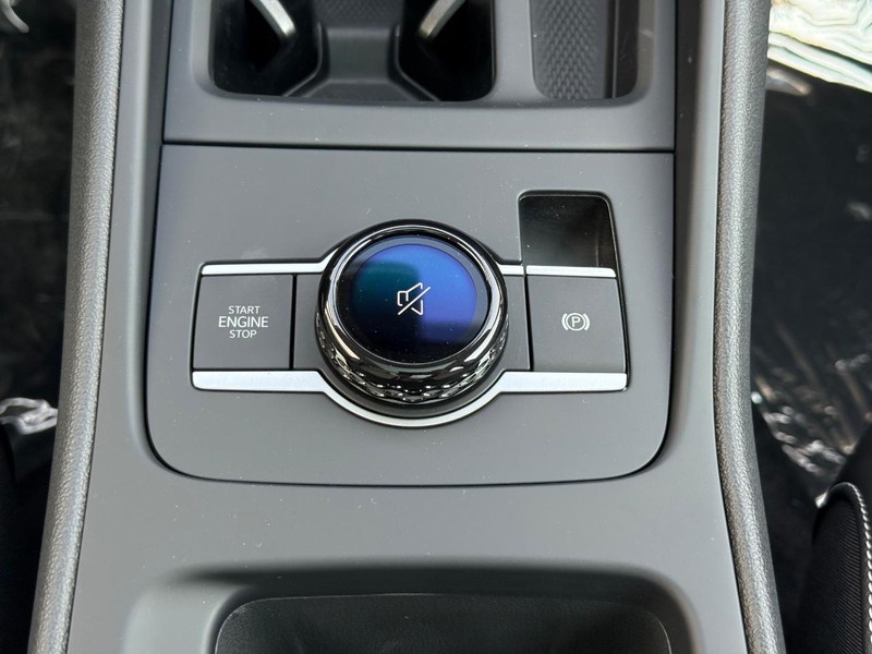 Volkswagen Tiguan Vehicle Full-screen Gallery Image 7