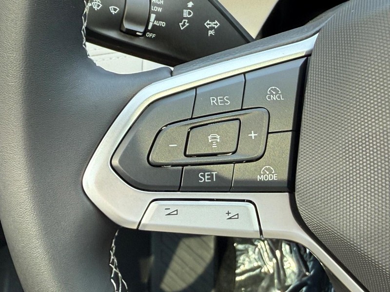 Volkswagen Tiguan Vehicle Full-screen Gallery Image 9