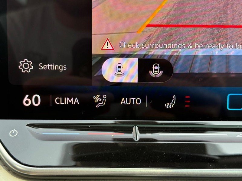 Volkswagen Tiguan Vehicle Full-screen Gallery Image 13