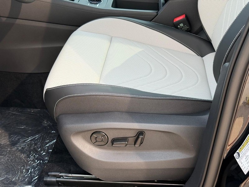 Volkswagen Tiguan Vehicle Full-screen Gallery Image 15