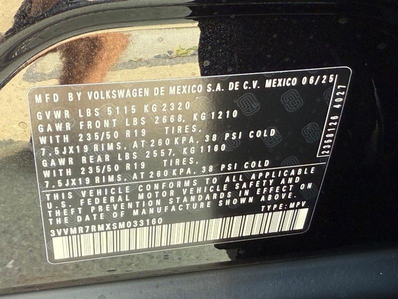 Volkswagen Tiguan Vehicle Full-screen Gallery Image 16