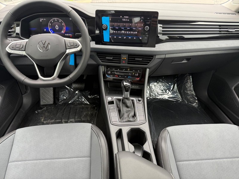 Volkswagen Jetta Vehicle Full-screen Gallery Image 6