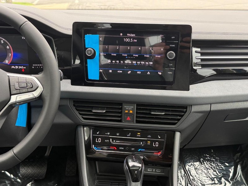 Volkswagen Jetta Vehicle Full-screen Gallery Image 7