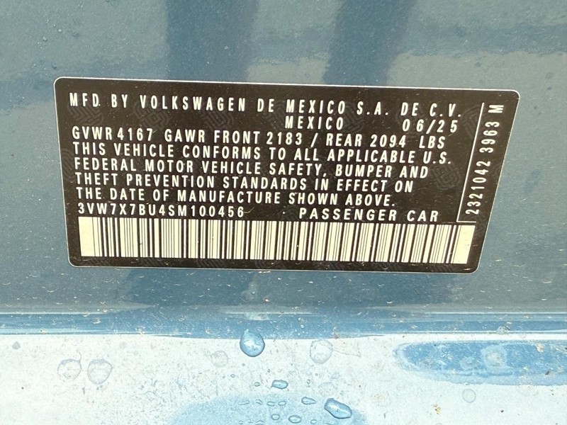 Volkswagen Jetta Vehicle Full-screen Gallery Image 17