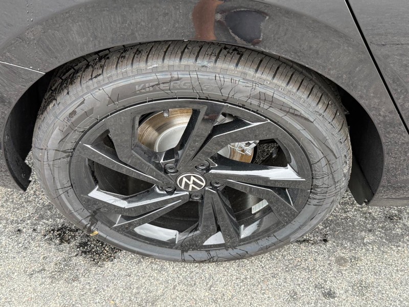 Volkswagen Jetta Vehicle Full-screen Gallery Image 4