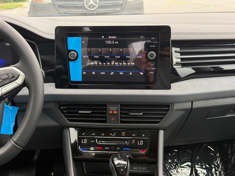 Volkswagen Jetta Vehicle Full-screen Gallery Image 7