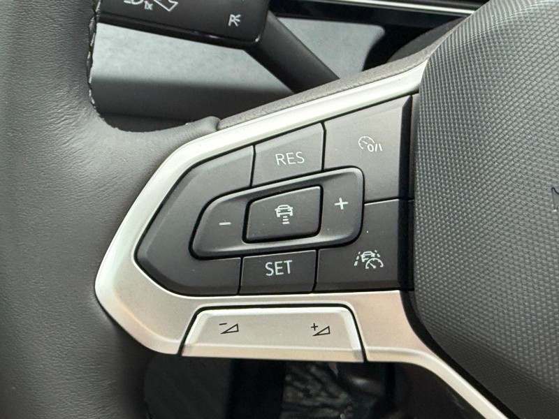 Volkswagen Jetta Vehicle Full-screen Gallery Image 11