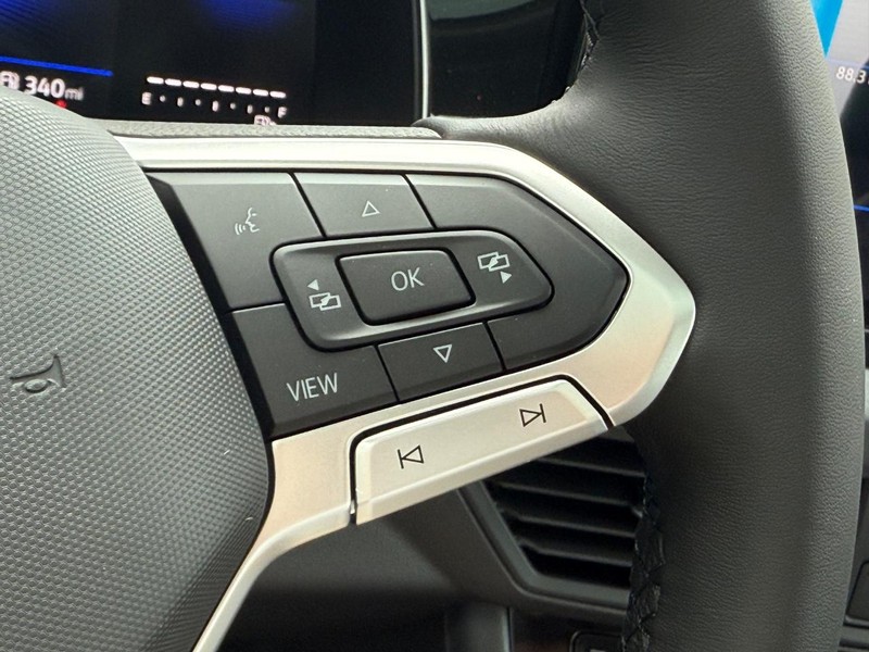 Volkswagen Jetta Vehicle Full-screen Gallery Image 12