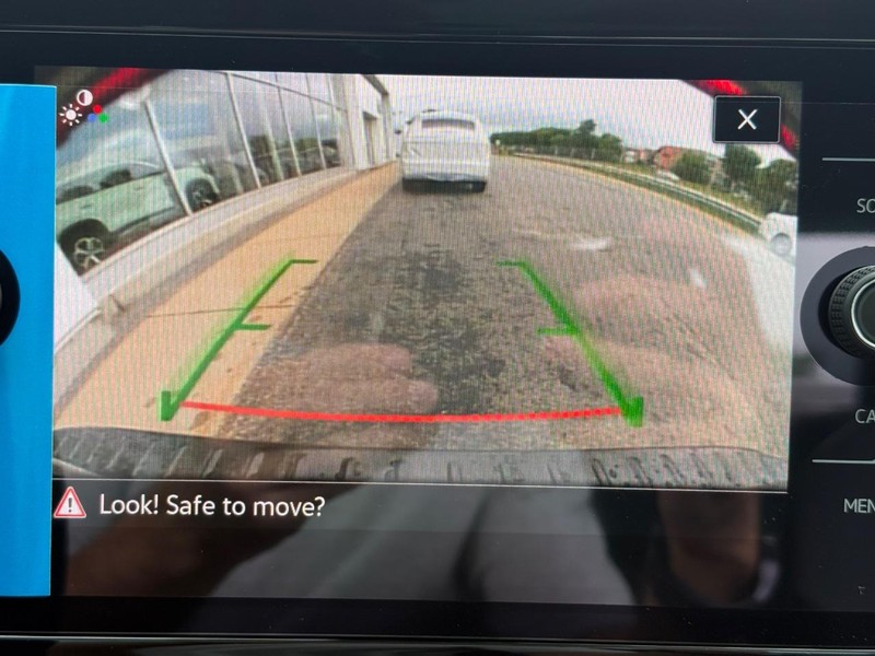 Volkswagen Jetta Vehicle Full-screen Gallery Image 13