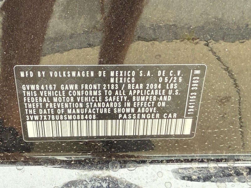 Volkswagen Jetta Vehicle Full-screen Gallery Image 17