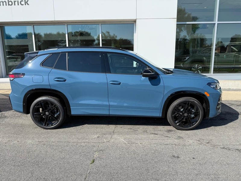 Volkswagen Tiguan Vehicle Full-screen Gallery Image 2