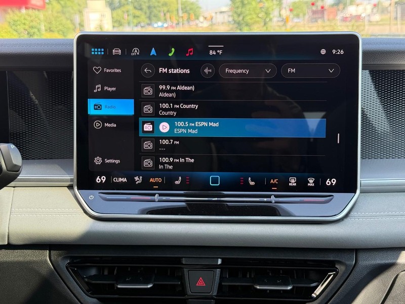 Volkswagen Tiguan Vehicle Full-screen Gallery Image 7