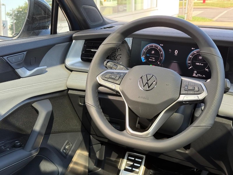 Volkswagen Tiguan Vehicle Full-screen Gallery Image 8