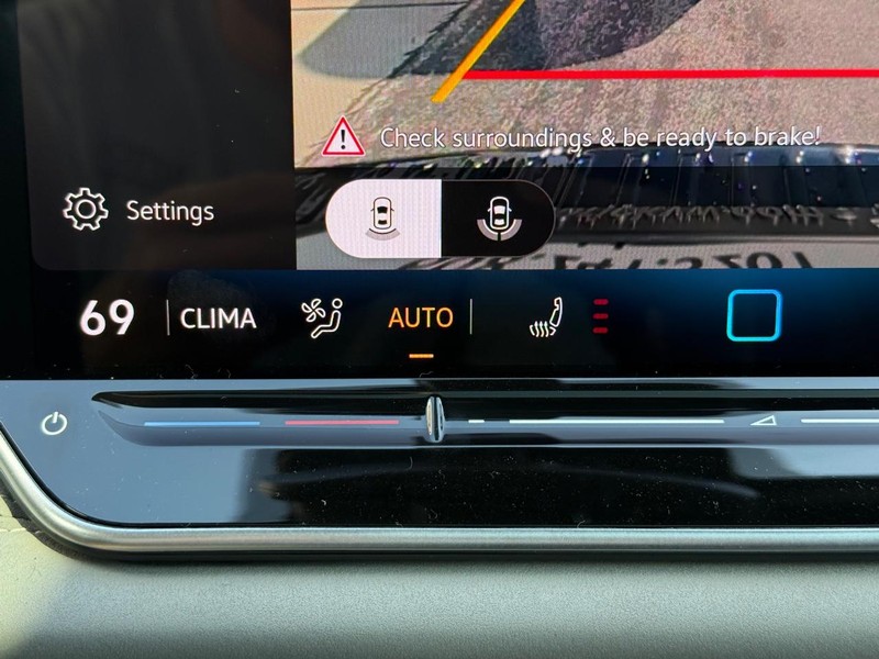 Volkswagen Tiguan Vehicle Full-screen Gallery Image 14