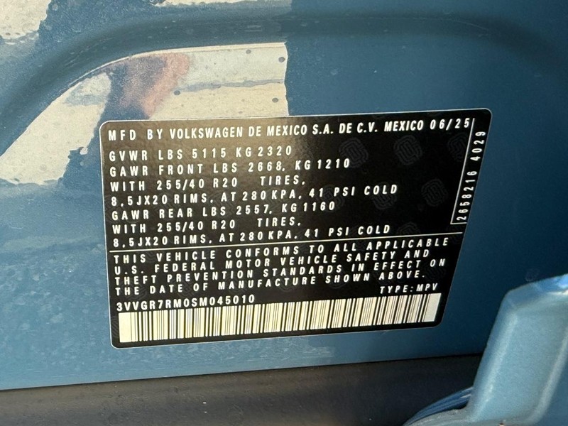 Volkswagen Tiguan Vehicle Full-screen Gallery Image 17