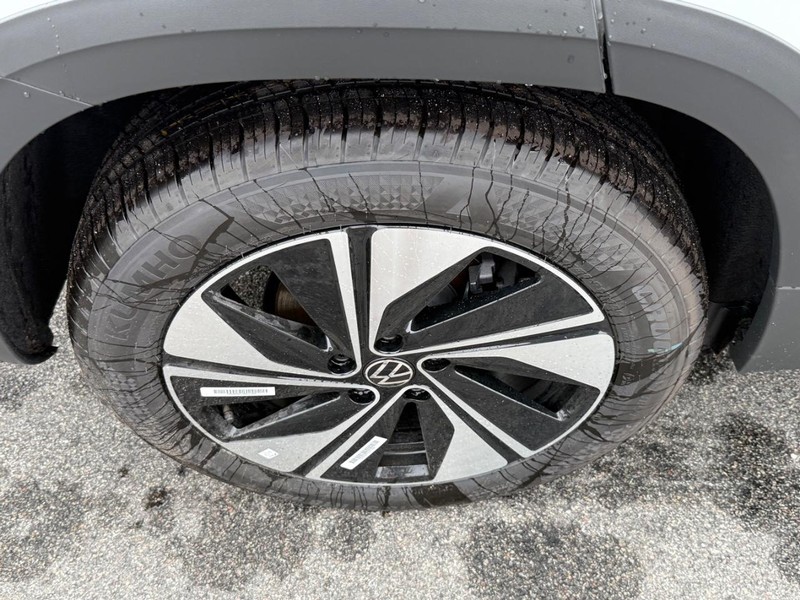 Volkswagen Taos Vehicle Full-screen Gallery Image 4