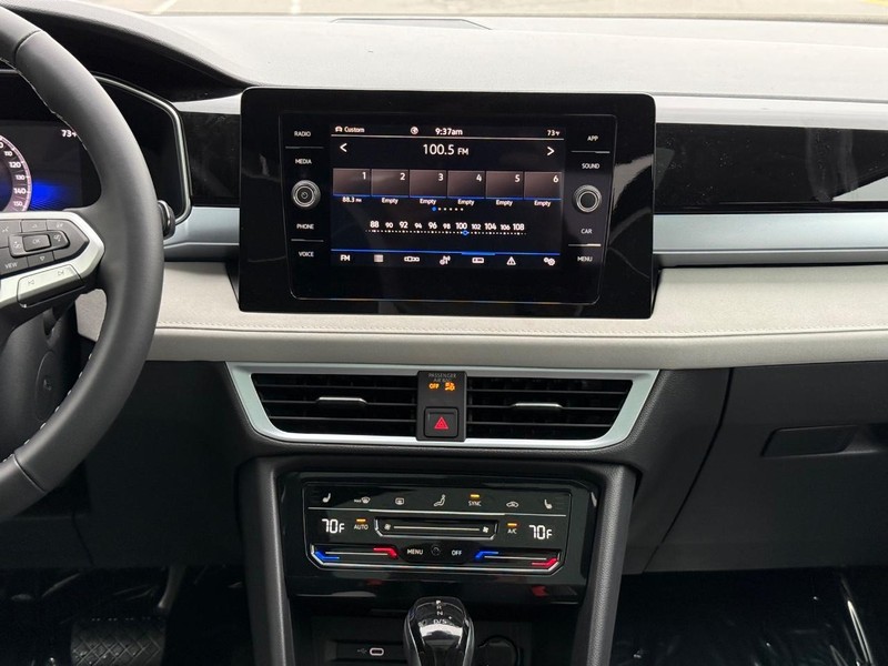 Volkswagen Taos Vehicle Full-screen Gallery Image 7