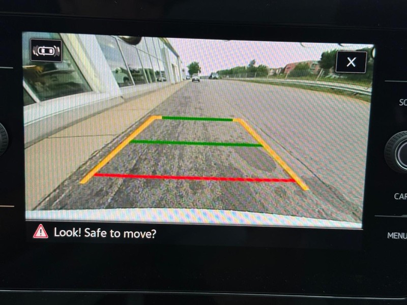 Volkswagen Taos Vehicle Full-screen Gallery Image 13