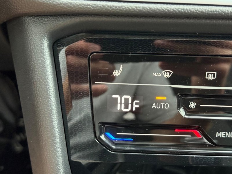 Volkswagen Taos Vehicle Full-screen Gallery Image 14