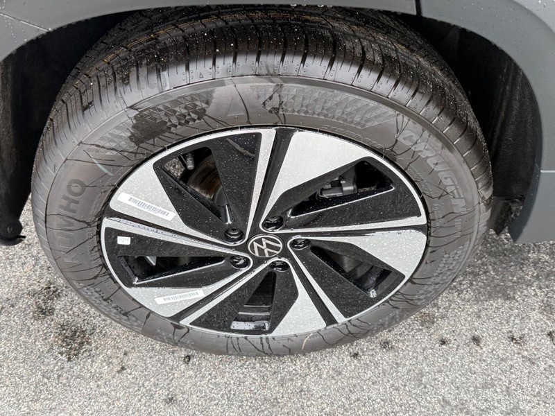 Volkswagen Taos Vehicle Full-screen Gallery Image 4