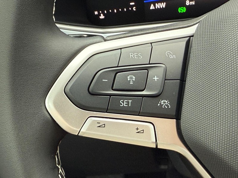 Volkswagen Taos Vehicle Full-screen Gallery Image 11