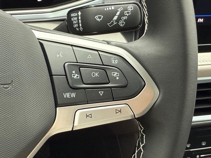 Volkswagen Taos Vehicle Full-screen Gallery Image 12