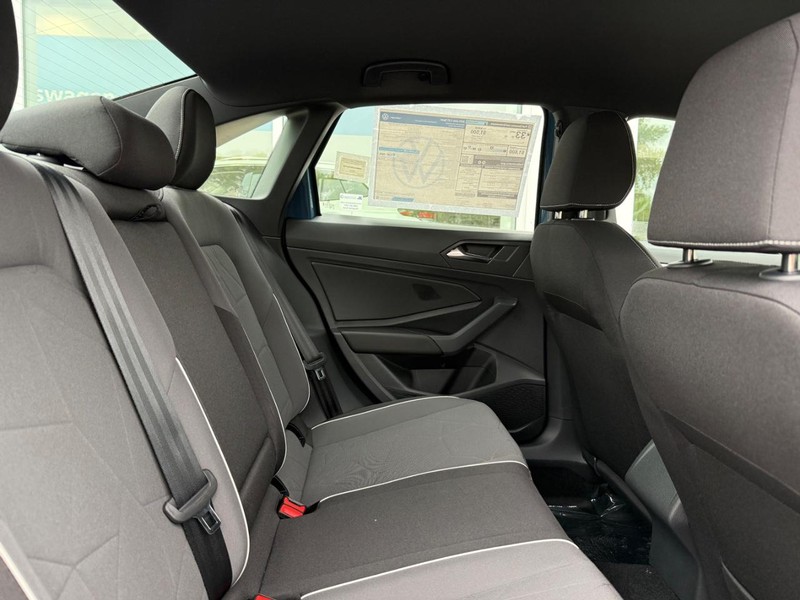 Volkswagen Jetta Vehicle Full-screen Gallery Image 5