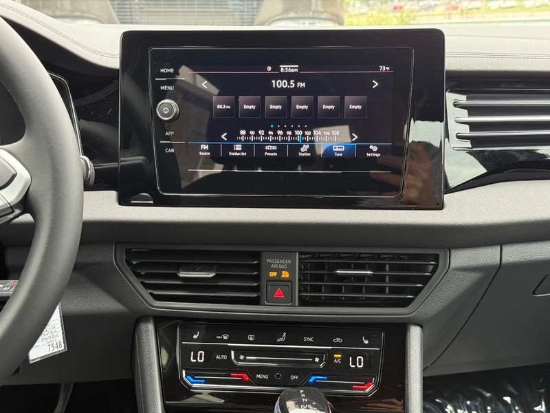 Volkswagen Jetta Vehicle Full-screen Gallery Image 7