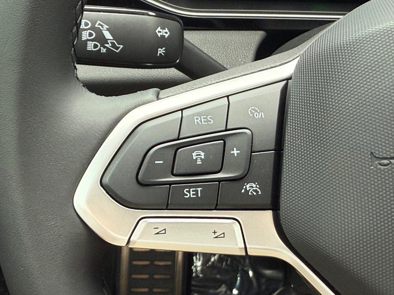 Volkswagen Jetta Vehicle Full-screen Gallery Image 11