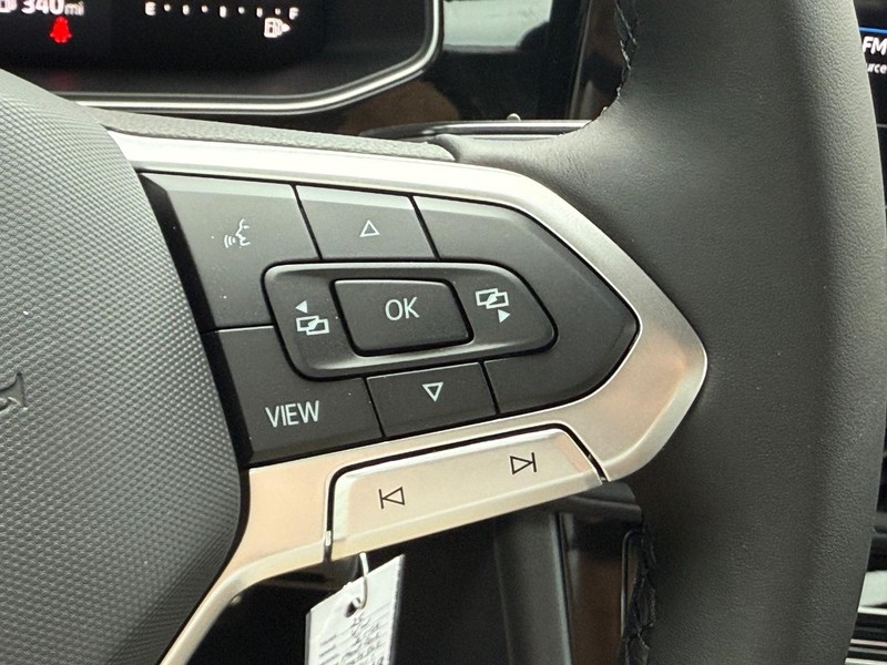 Volkswagen Jetta Vehicle Full-screen Gallery Image 12