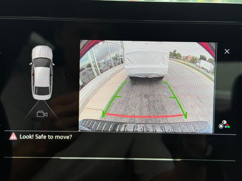 Volkswagen Jetta Vehicle Full-screen Gallery Image 13