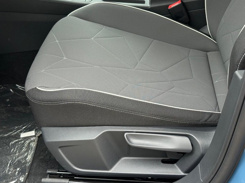 Volkswagen Jetta Vehicle Full-screen Gallery Image 16