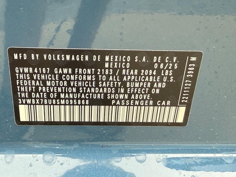 Volkswagen Jetta Vehicle Full-screen Gallery Image 17