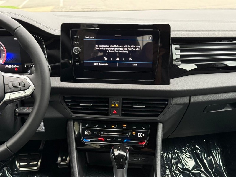 Volkswagen Jetta Vehicle Full-screen Gallery Image 7