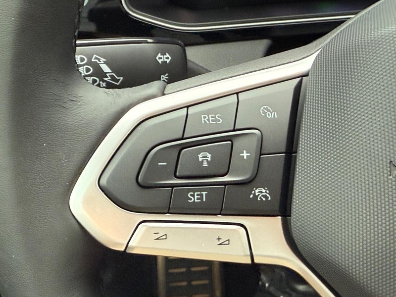 Volkswagen Jetta Vehicle Full-screen Gallery Image 11