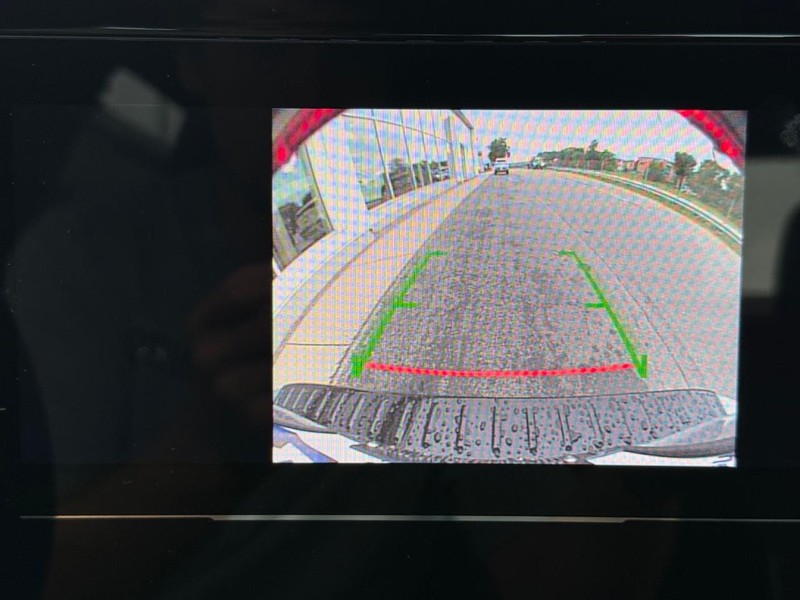 Volkswagen Jetta Vehicle Full-screen Gallery Image 13